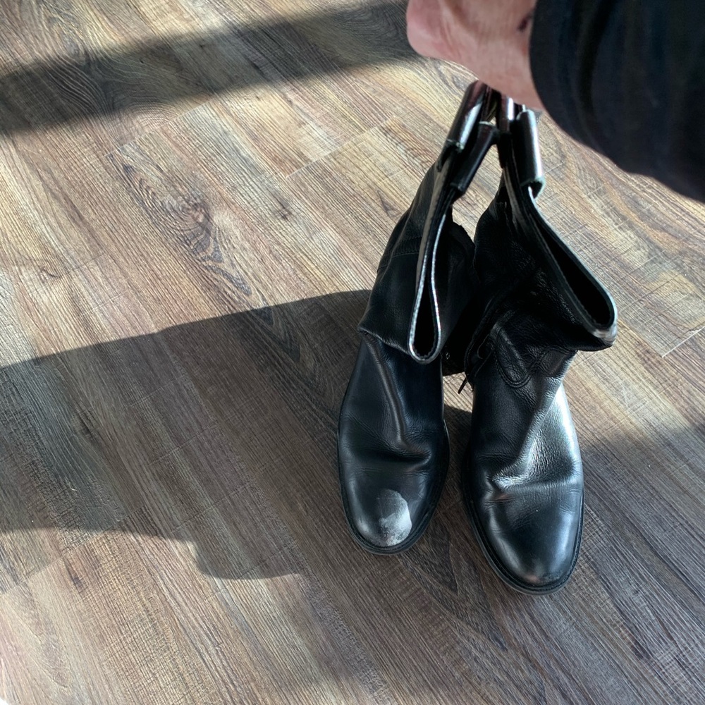 Banana Republic Women’s black leather boots